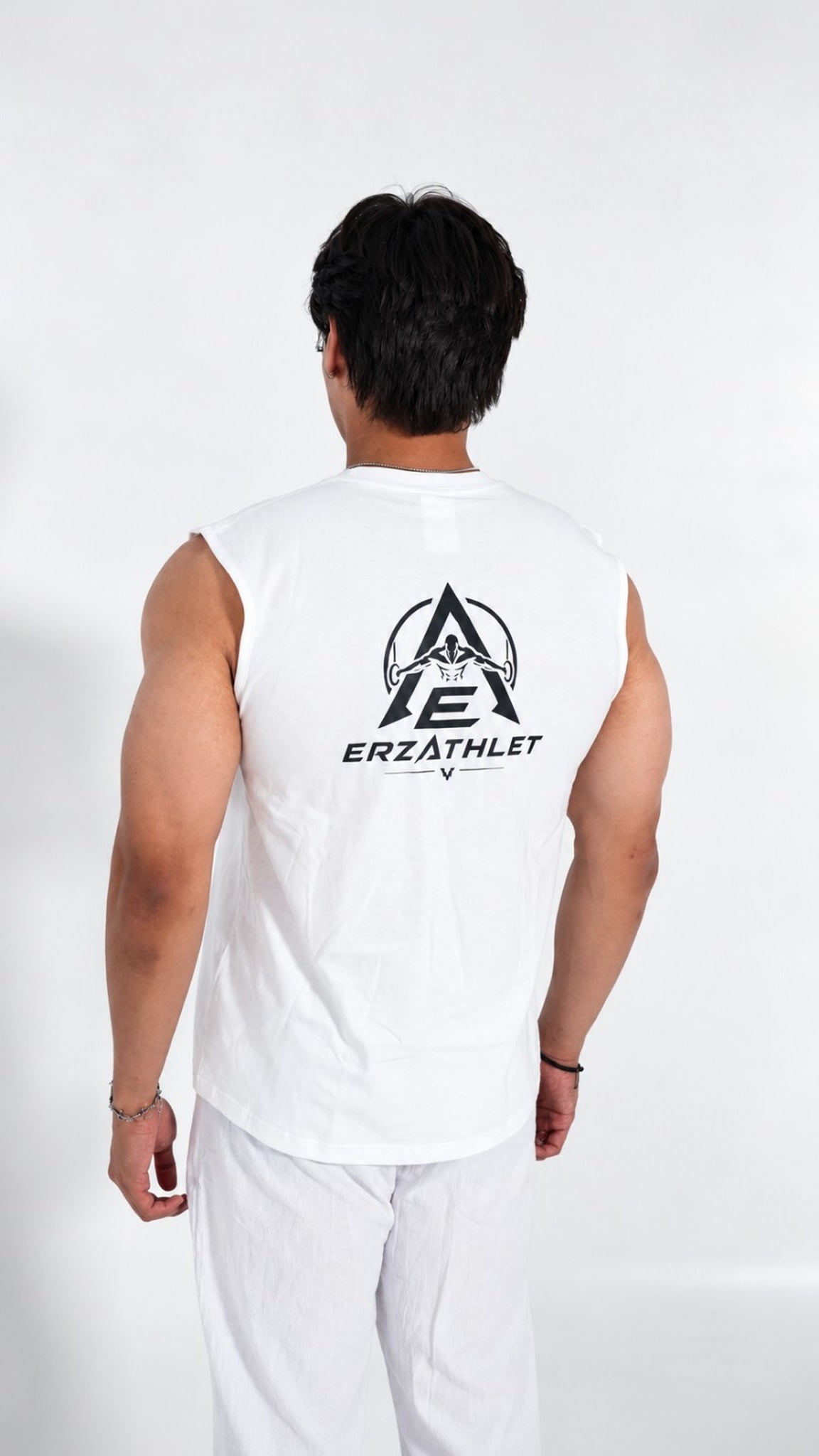 LEGACY SLEEVELESS - WHITE