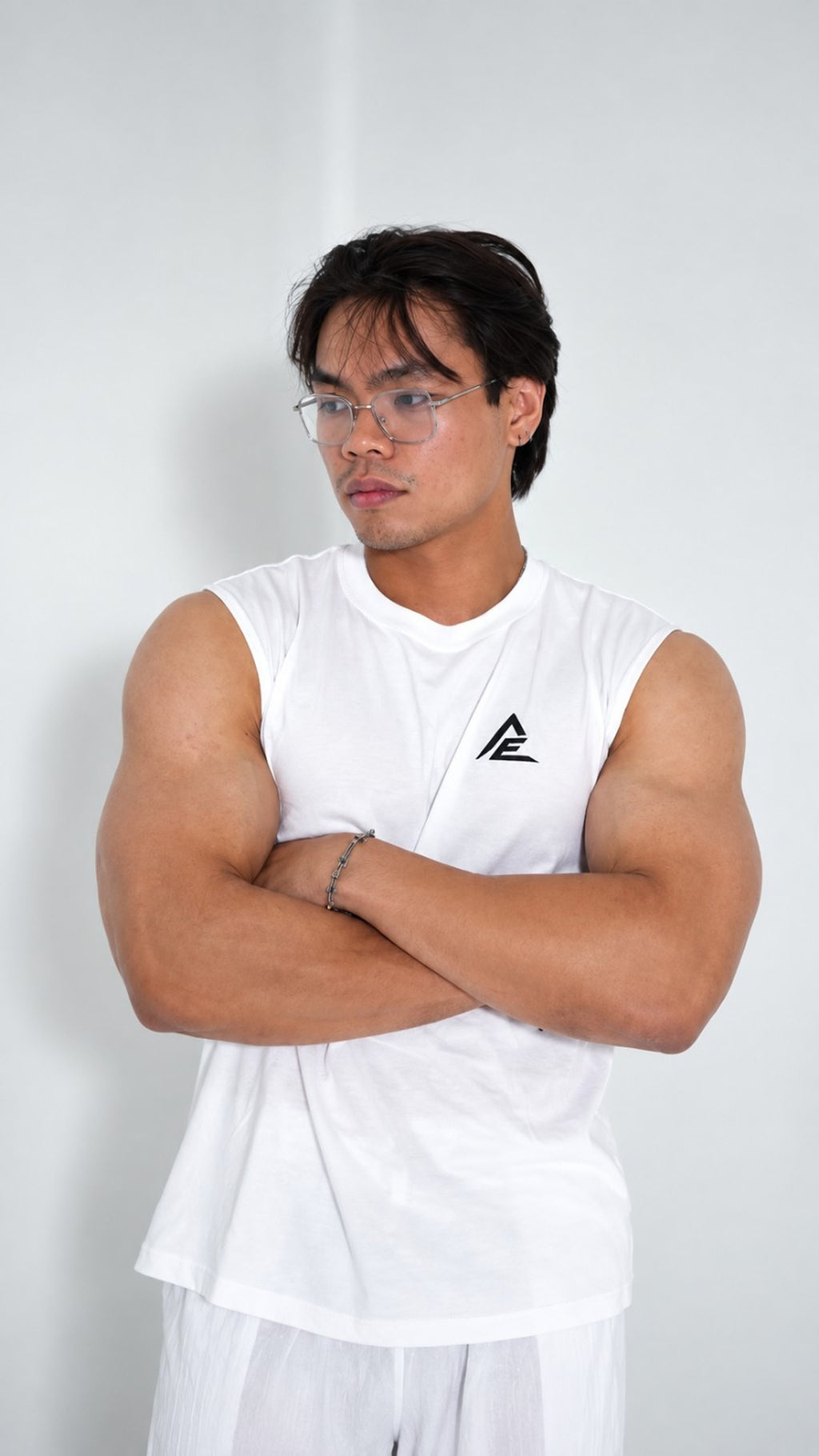 LEGACY SLEEVELESS - WHITE