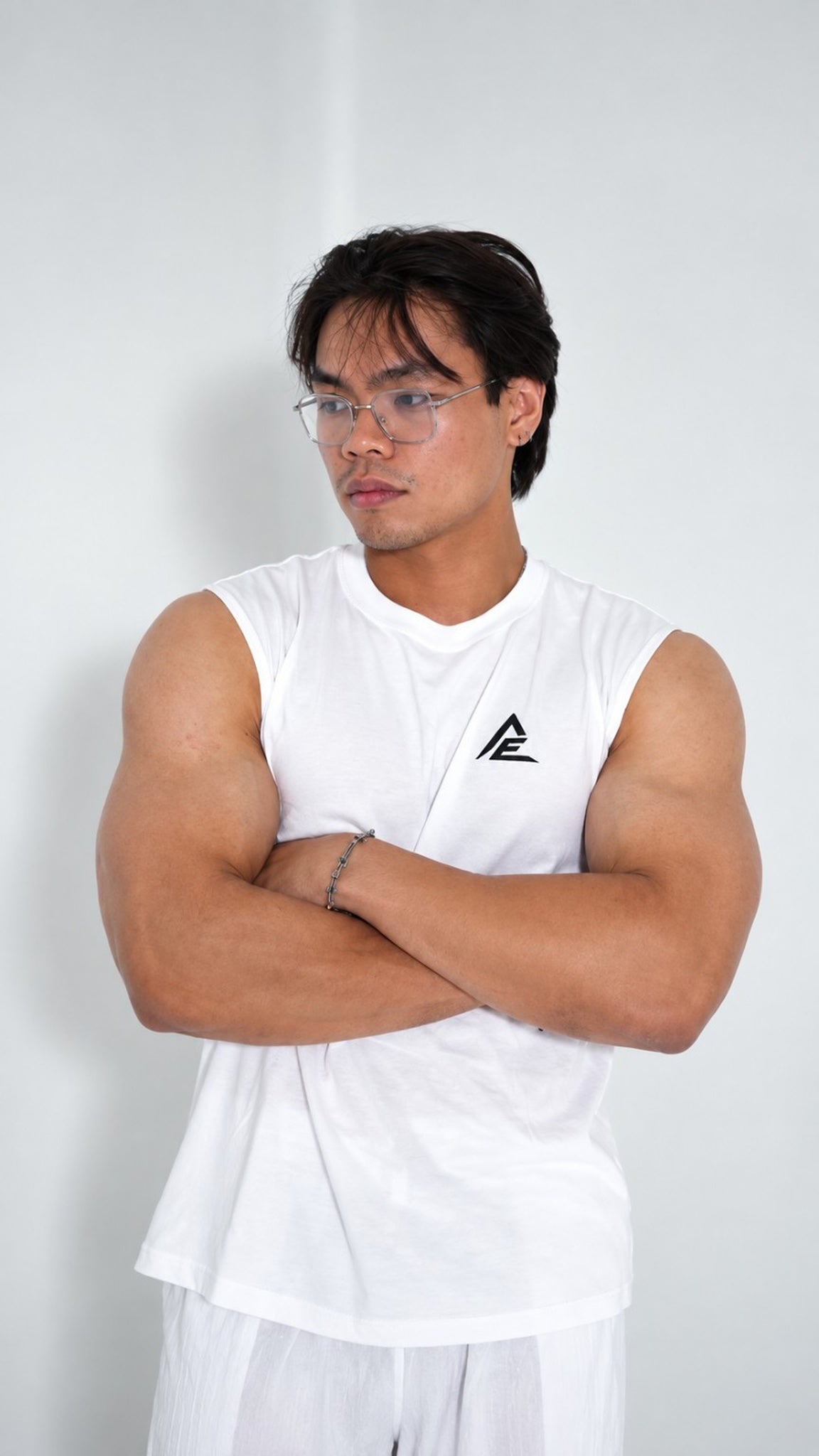 LEGACY SLEEVELESS - WHITE