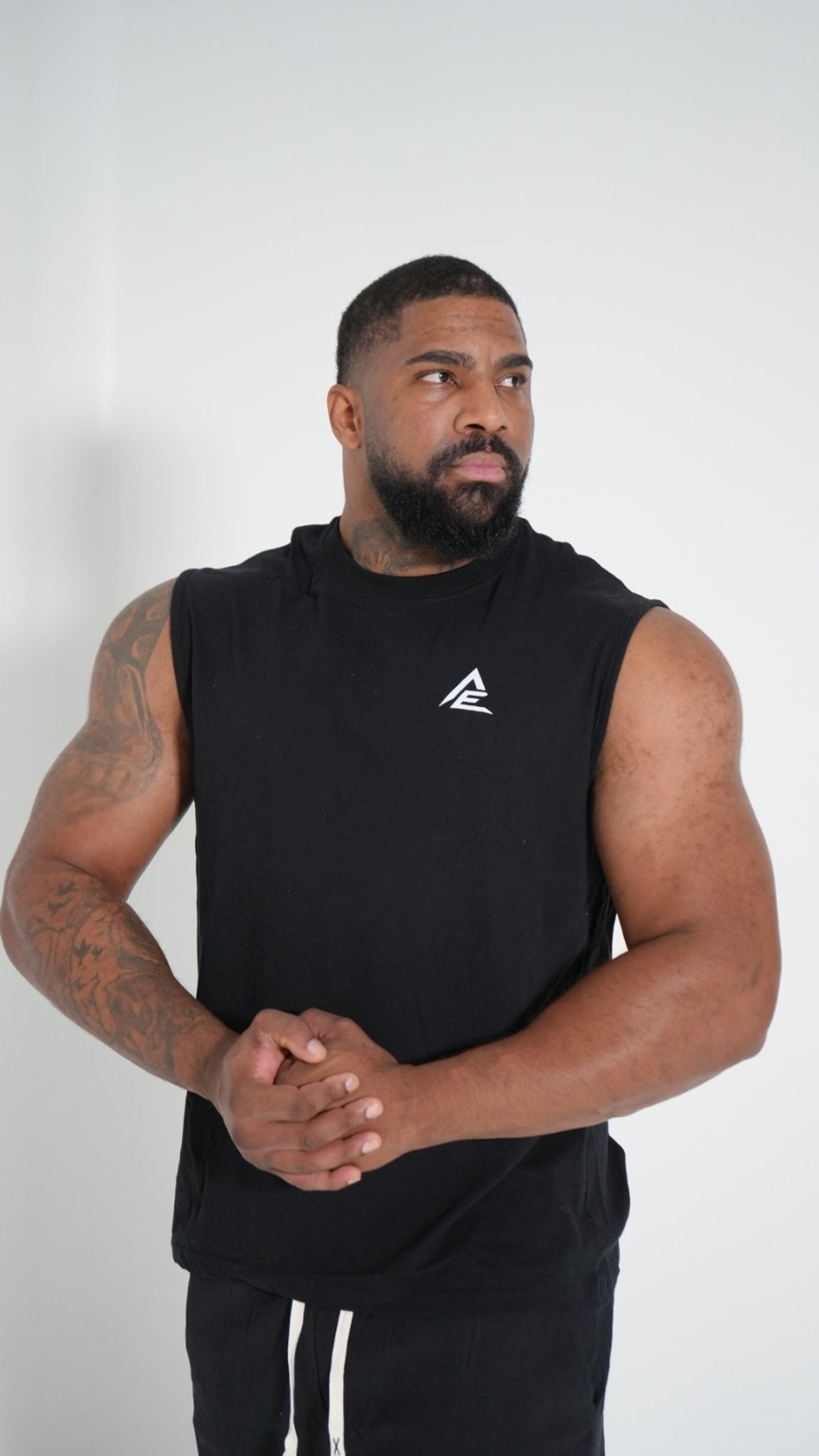 LEGACY SLEEVELESS - BLACK