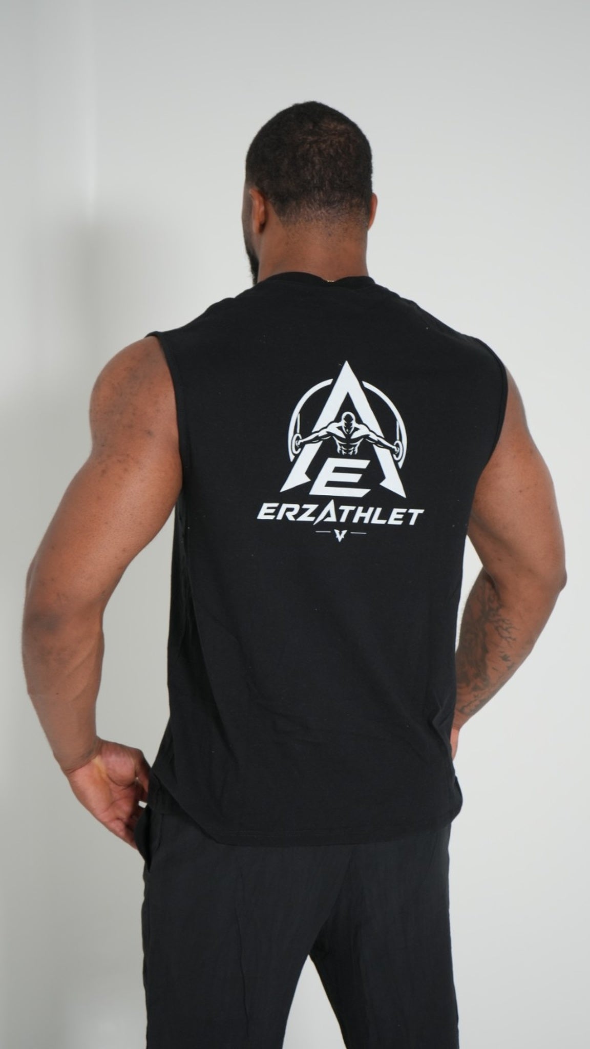 LEGACY SLEEVELESS - BLACK