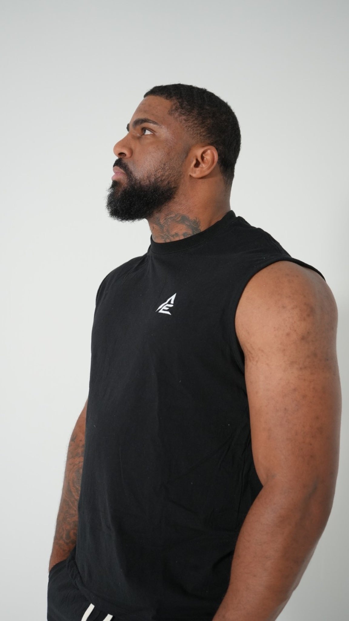 LEGACY SLEEVELESS - BLACK