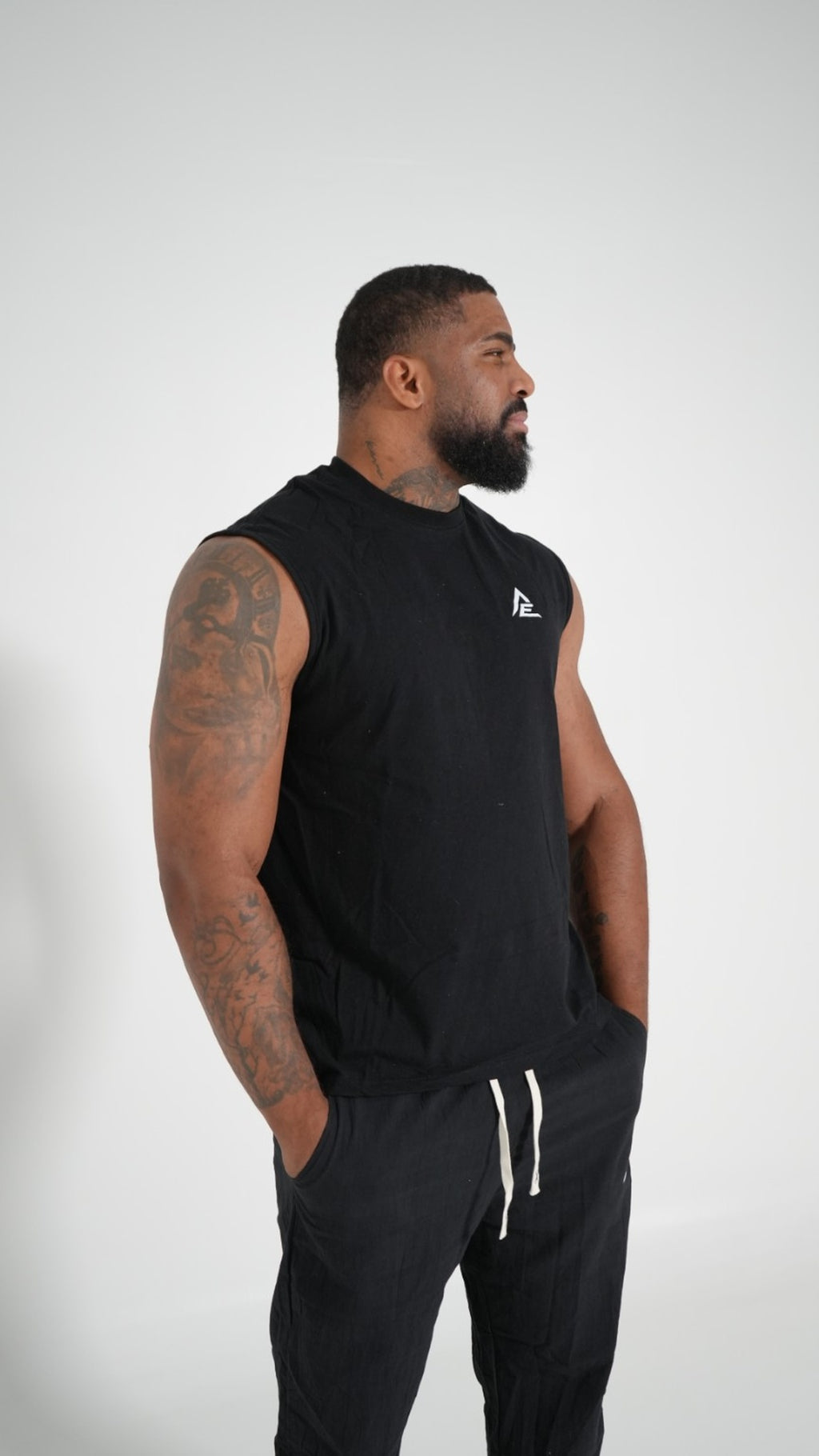 LEGACY SLEEVELESS - BLACK